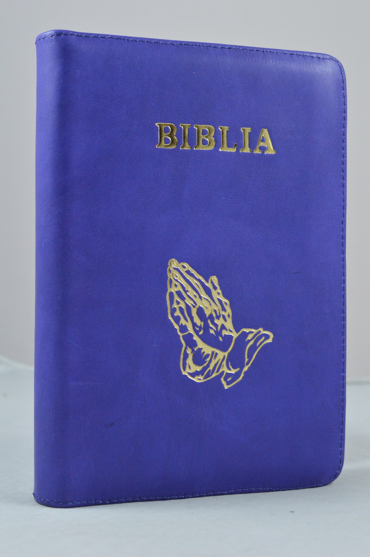 Biblia din piele, medie, albastra, fermoar, aurita, simbol  maini in rugaciune, cuv. lui Isus cu rosu [052]