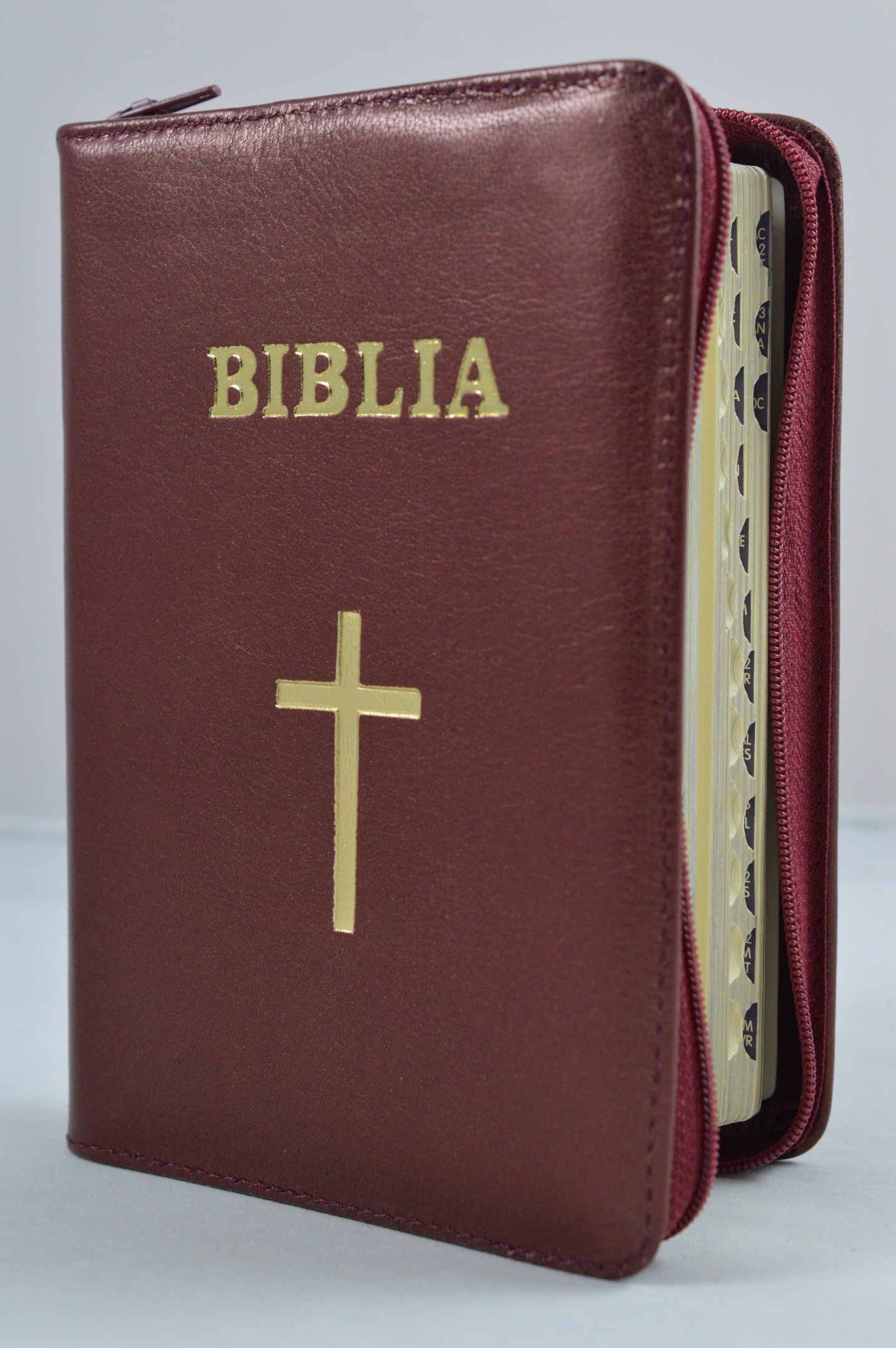Biblia format mic, din piele, culoare visiniu, index, fermoar, margini argiintiu, simbol - cruce, cuv. lui Isus in rosu [047 PFI]