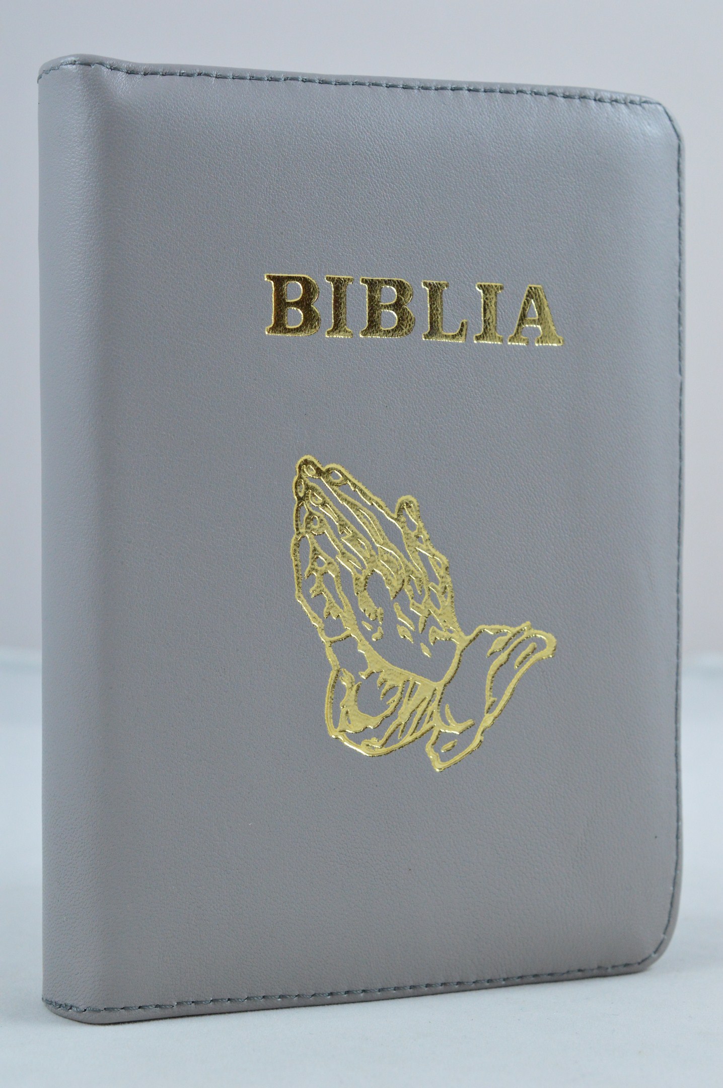 Biblia format mic, din piele, culoare gri, index, fermoar, margini aurii, simbol - maini, cuv. lui Isus in rosu [047 PFI]