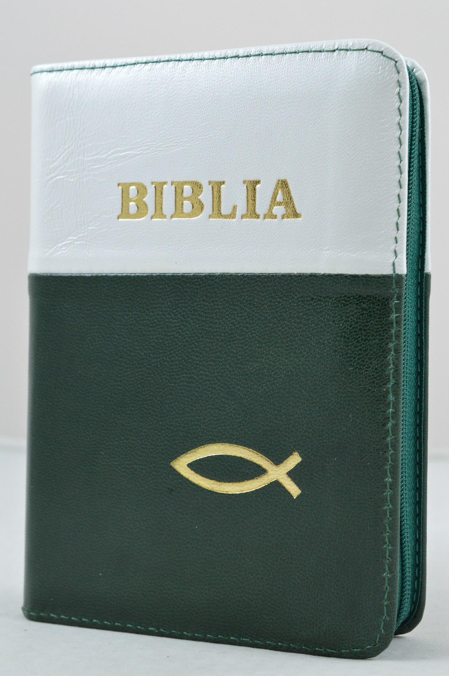 Biblie din piele, dimensiune mica, verde inchis cu alb, fermoar, simbol peste, cuv. lui Isus in rosu [043 A]