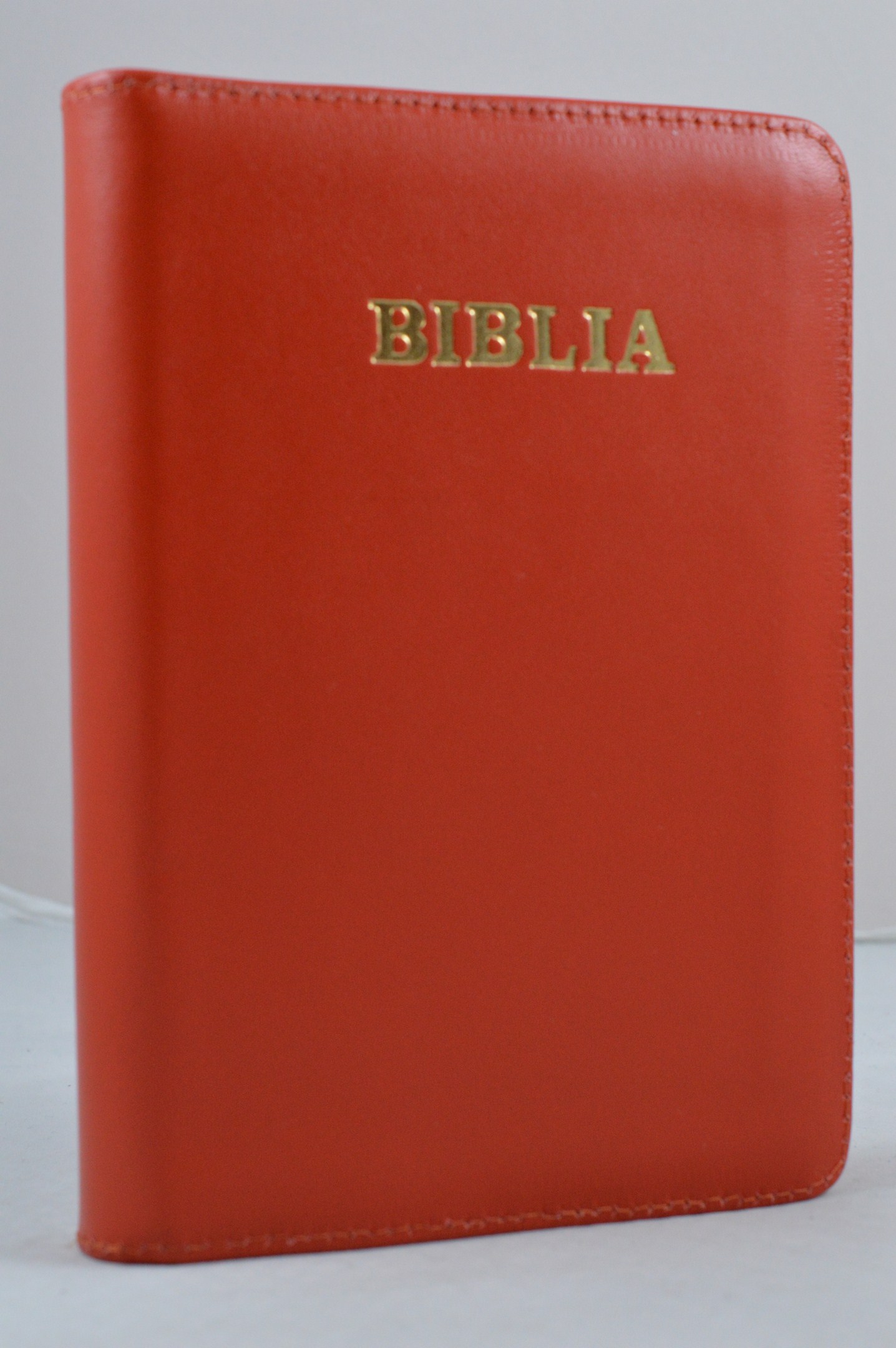 Biblie din piele, marime medie,rosu coral, fermoar, index, margini aurii, cuv. lui Isus cu rosu [SB 057 PFI]