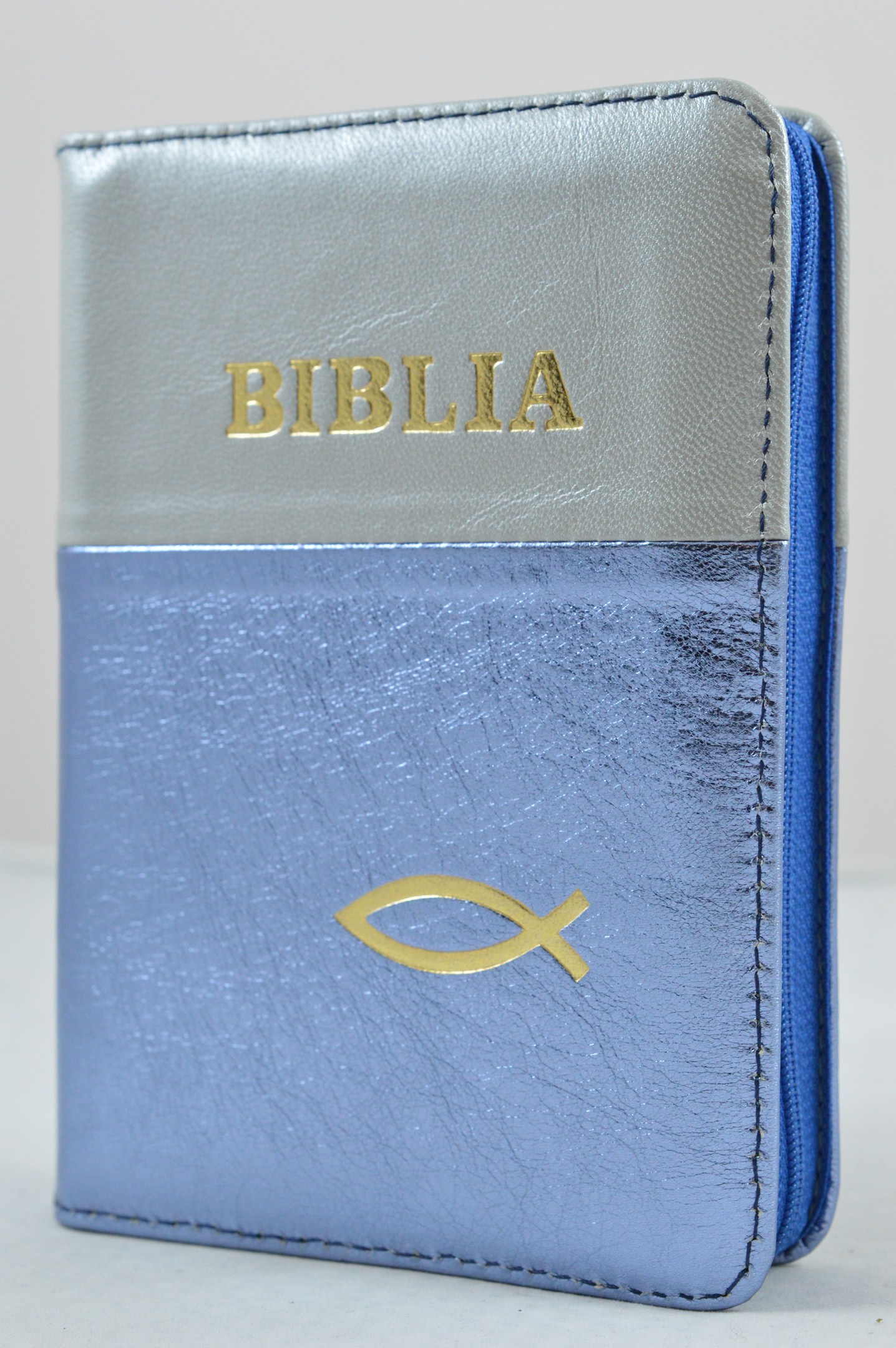 Biblie din piele, dimensiune, albastru metalizat cu gri , fermoar, simbol peste, cuv. lui Isus in rosu [043 A]