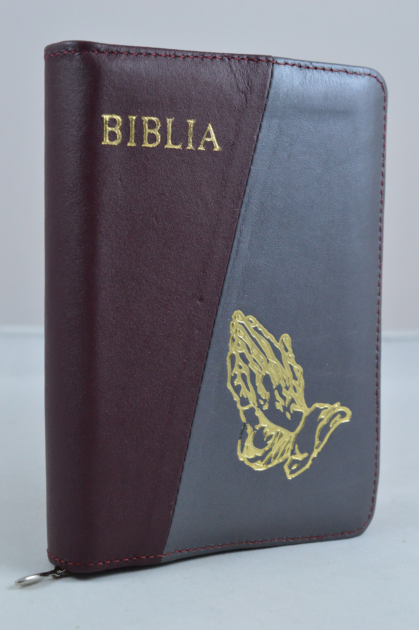 Biblie din piele, mica,visiniu cu gri si cu maini, fermoar, aurita, cuv. lui Isus in rosu si index [047 pfi]