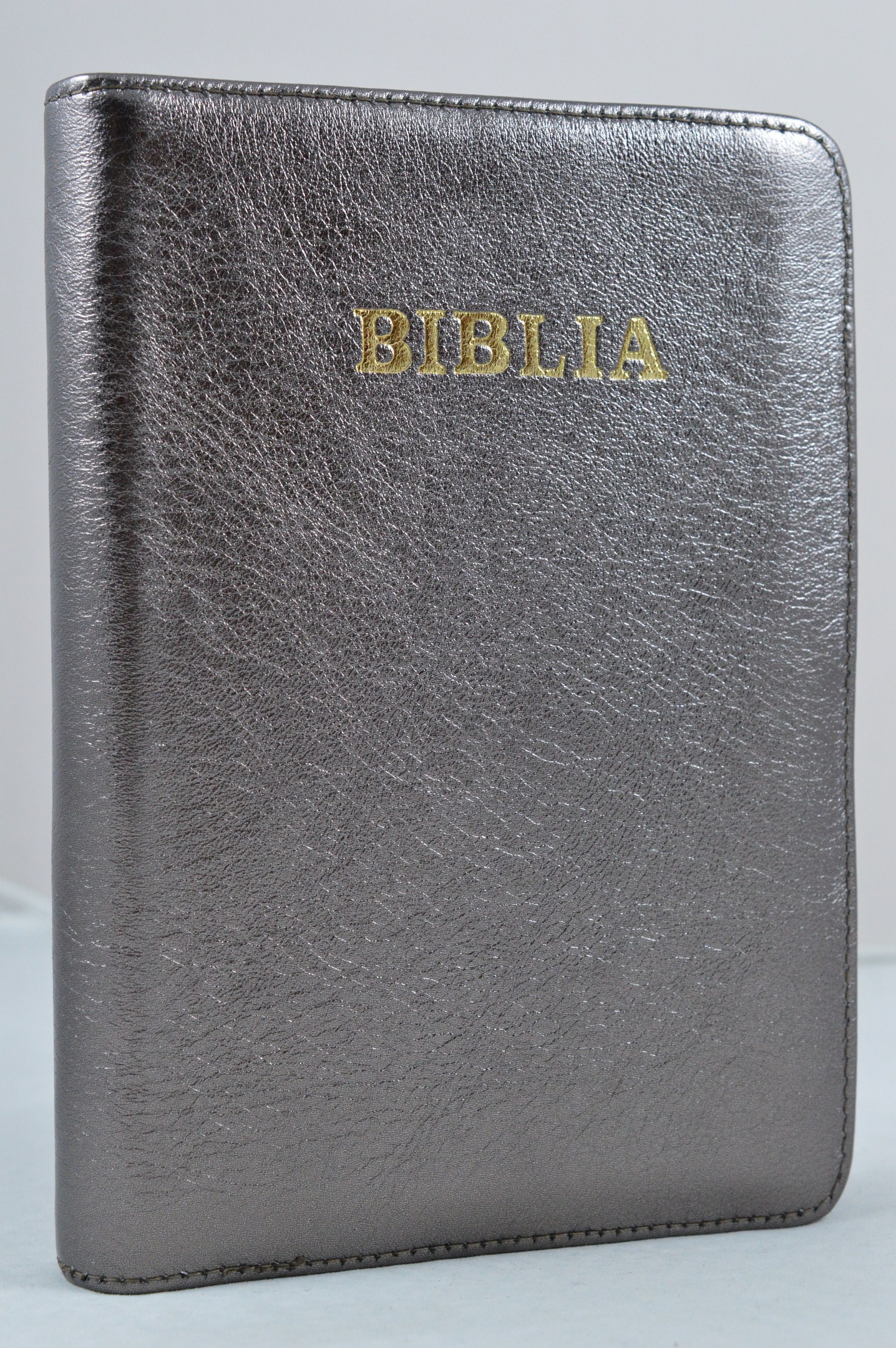 Biblia din piele, marime medie, castaniu inchis, fermoar, cuv. lui Isus cu rosu [053]