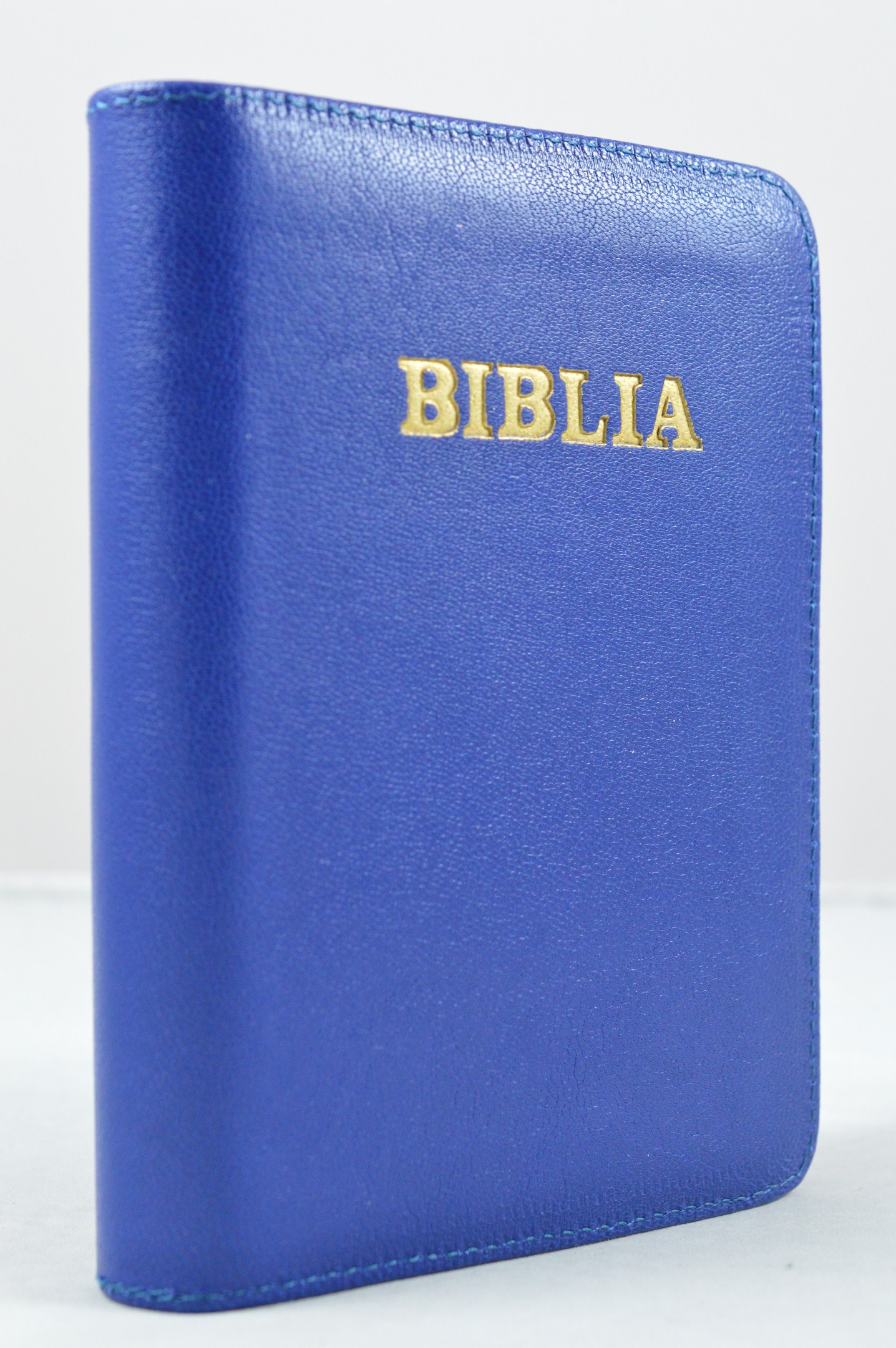 Biblia format mic, din piele, culoare albastru inchis, index, fermoar, margini argintii, cuv. lui Isus in rosu [047 PFI]
