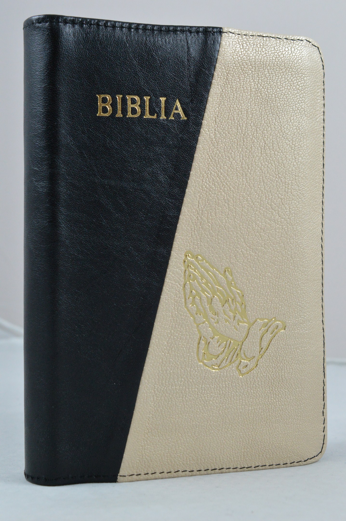 Biblia din piele, marime medie, negru/crem , fermoar, simbol maini in ruga, cuv. lui Isus cu rosu [053]