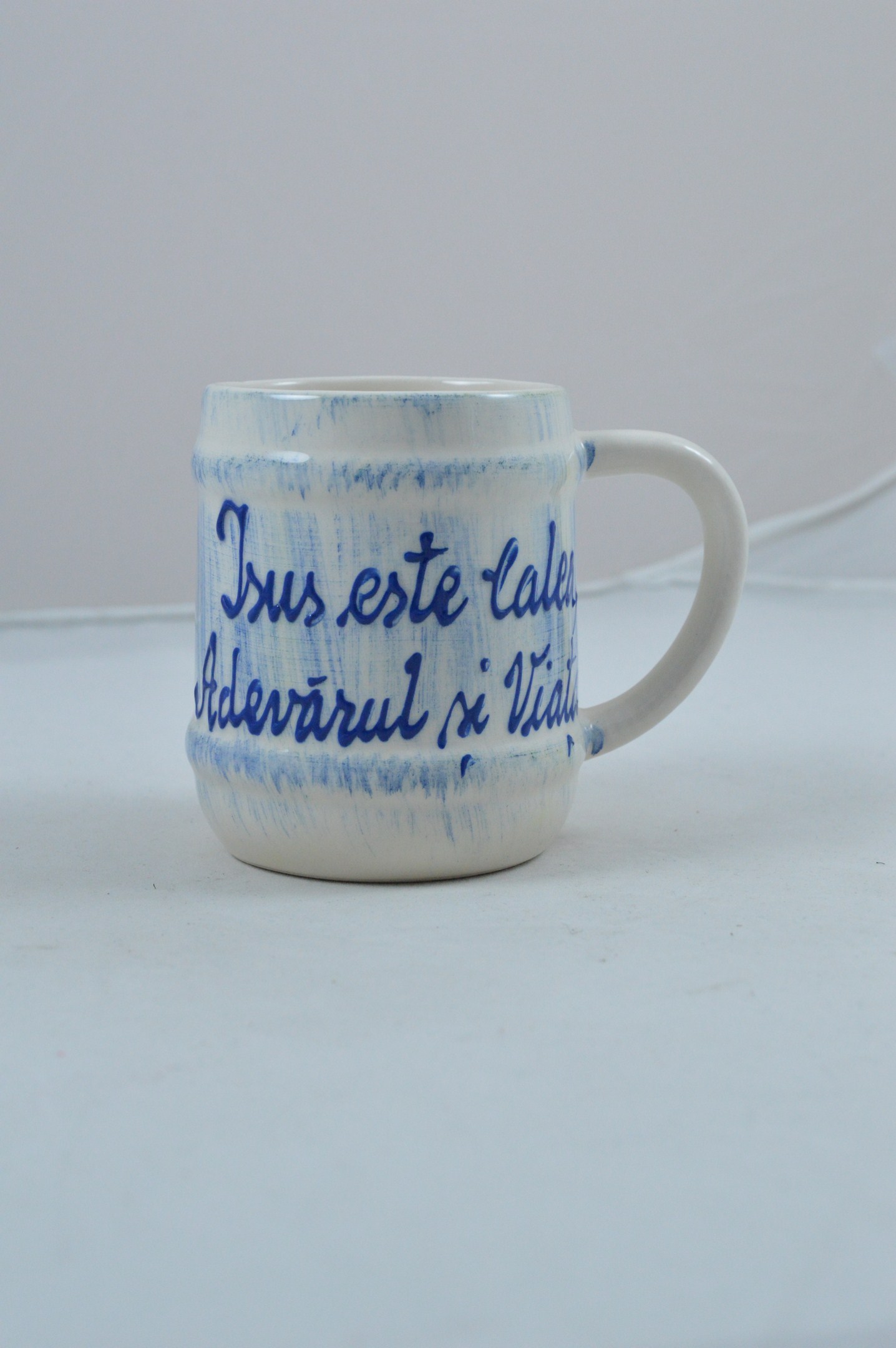 Cana cu mesaj crestin in relief - Isus este Calea, Adevarul si Viata (albastra) Cana cu mesaj crestin in relief - Isus este Calea, Adevarul si Viata (albastra)