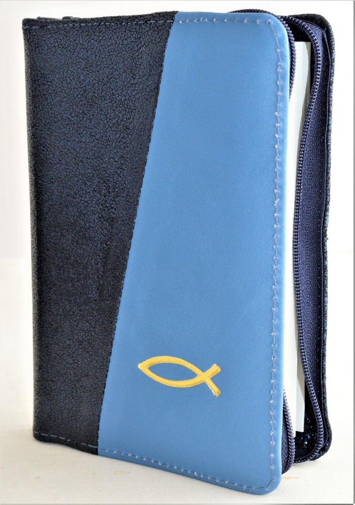 Biblie din piele, mica, culoare bleumarin sidefat / albastru metalic, fermoar, margini albe, simbolul peste, cuv. lui Isus in rosu [043 PF]