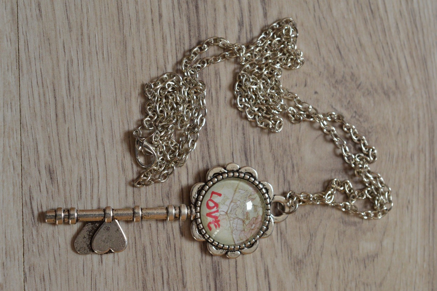 Pandantiv in forma de cheie- Love Pandantiv in forma de cheie- Love