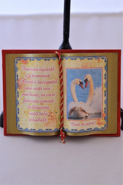 Carte decorativa magnetica - Fericirea egoista...(7x9,50 cm) Carte decorativa magnetica - Fericirea egoista...(7x9,50 cm)