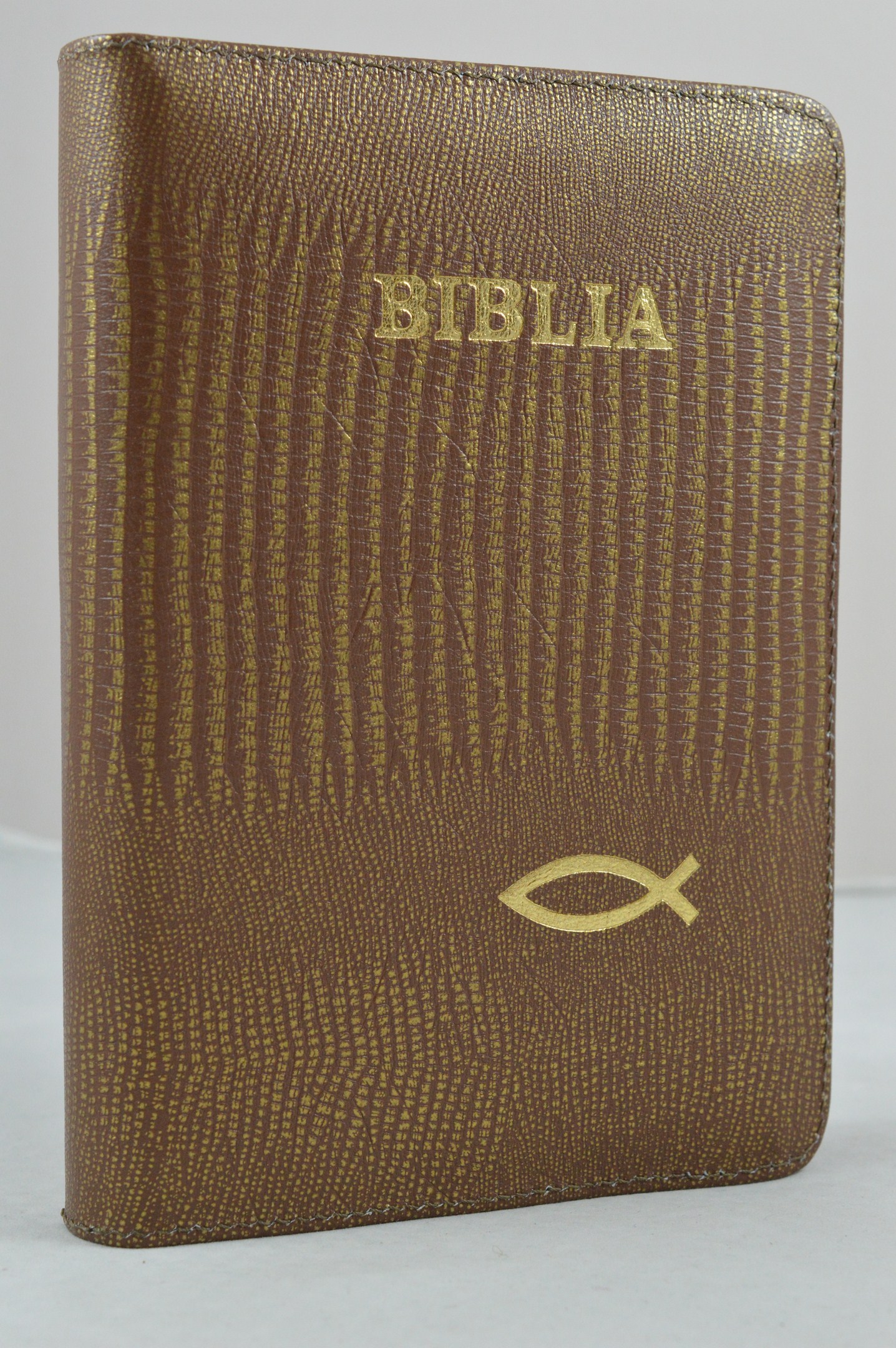 Biblia din piele, marime medie,  maro auriu, fermoar, simbol peste, cuv. lui Isus cu rosu [053]