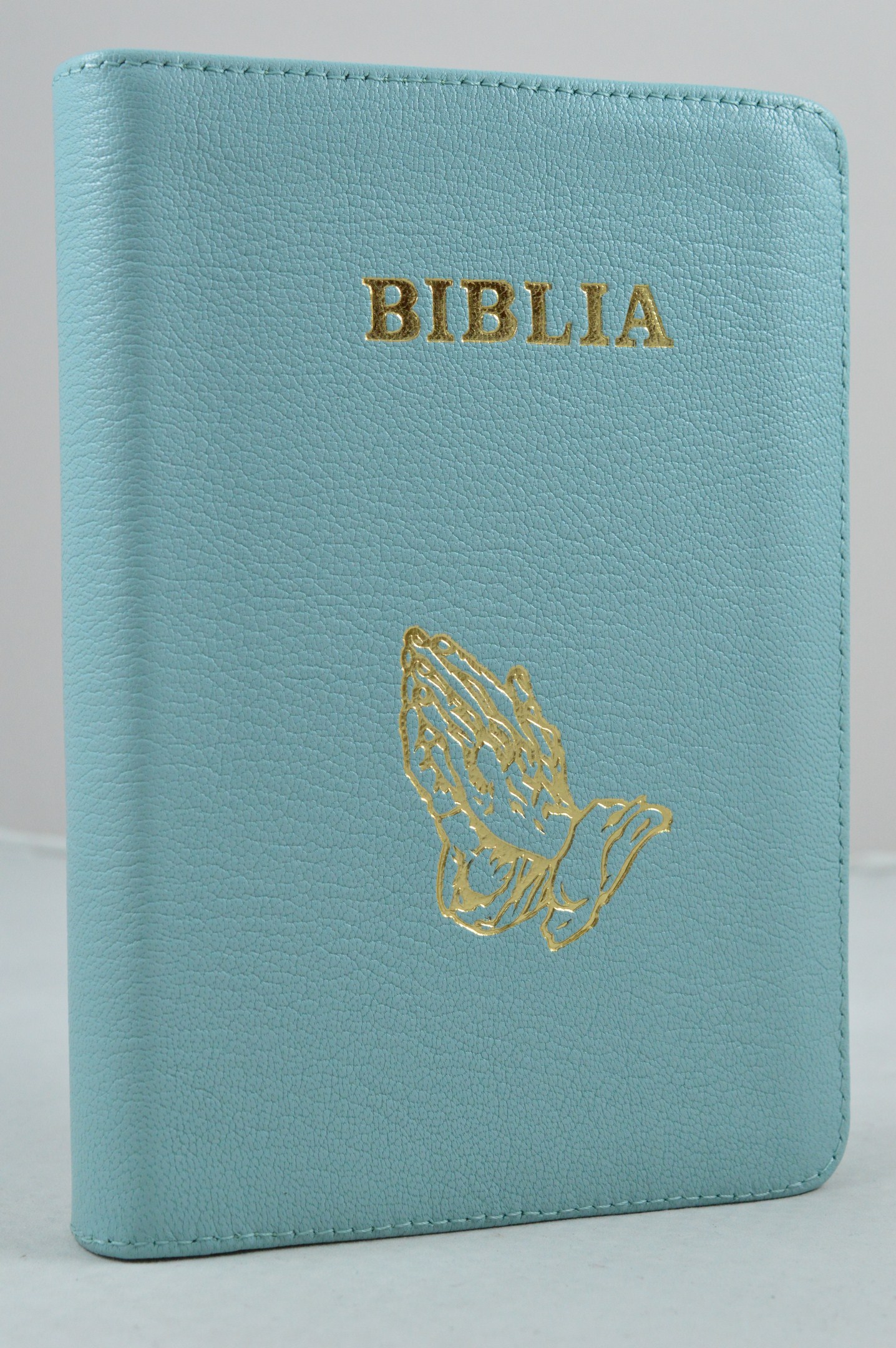 Biblia din piele, marime medie,  albastru ciel , fermoar, simbol maini in ruga, cuv. lui Isus cu rosu [053]