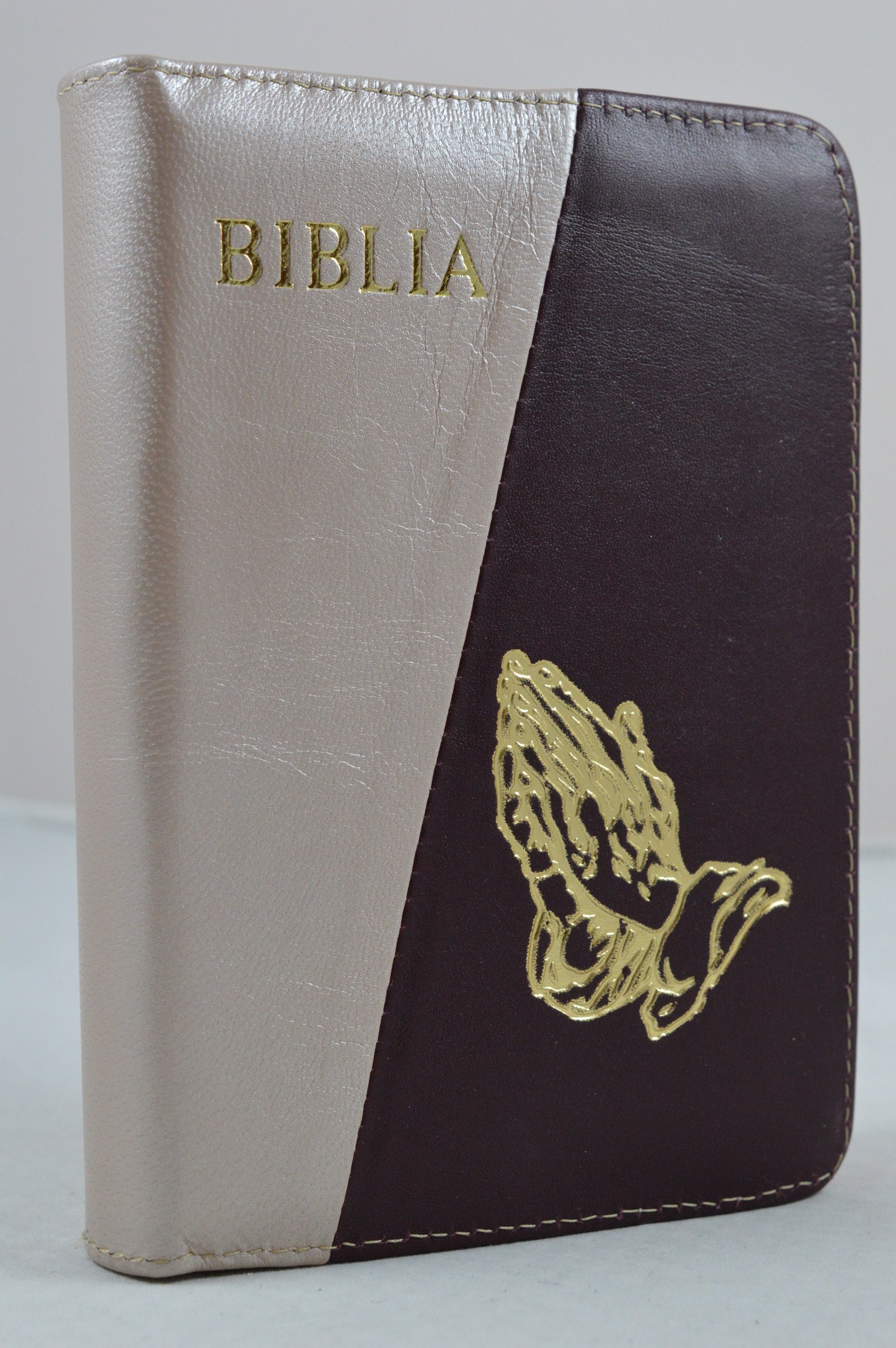 Biblie din piele, dimensiune mica, roz pudra/visiniu, fermoar, simbol maini in ruga , cuv. lui Isus in rosu [043 A]