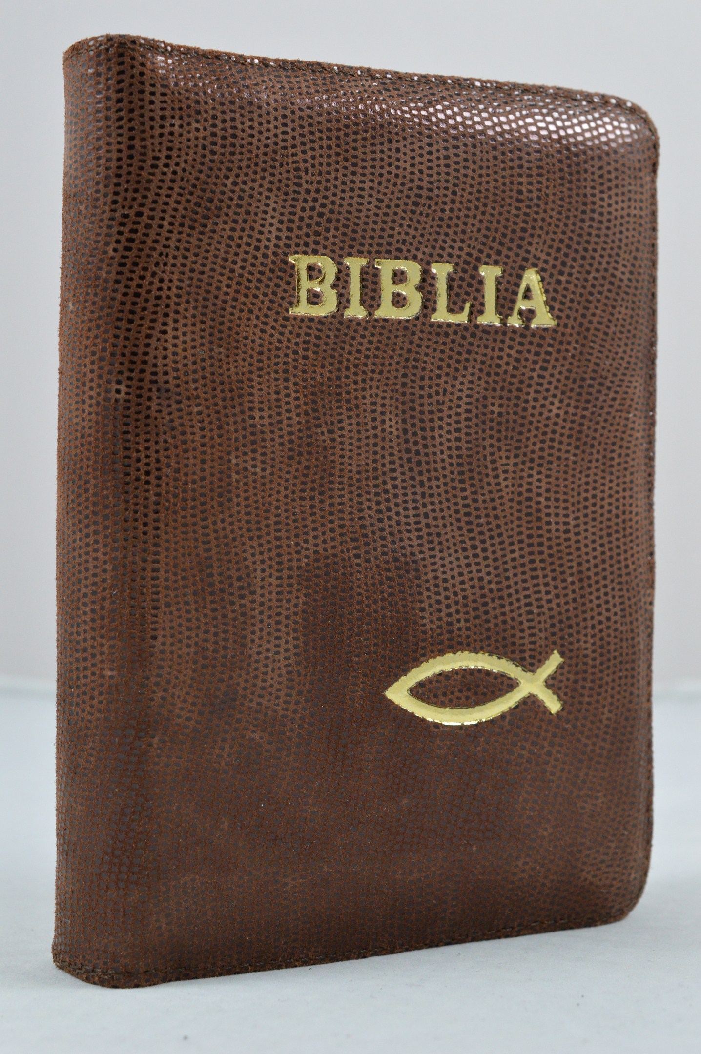Biblie din piele, dimensiune, maro cu model , fermoar, simbol peste, cuv. lui Isus in rosu [043 A]