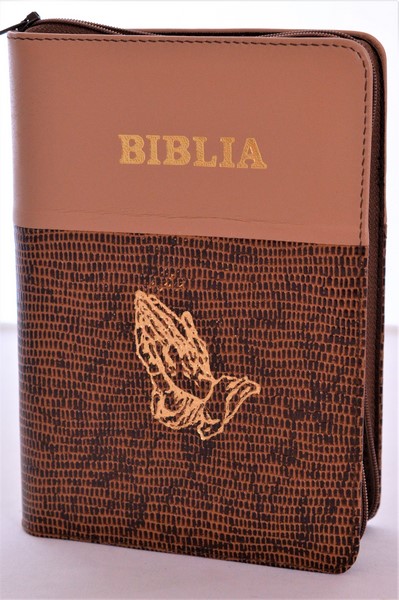 Biblia din piele, medie, maro texturat/ cafeniu, fermoar,  simbolul maini in ruga, cuv. lui Isus cu rosu [053]