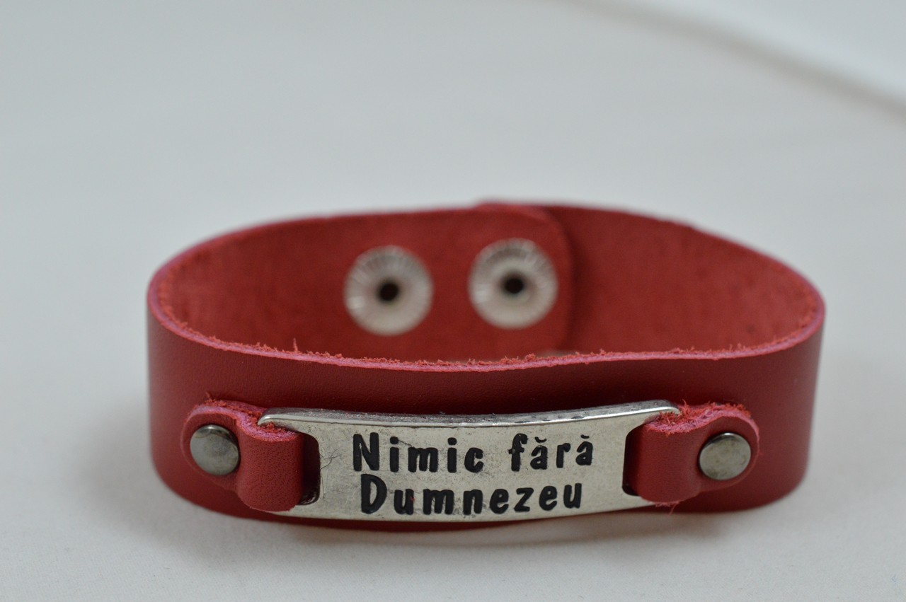 Bratara din piele naturala, rosie - Nimic fara Dumnezeu Bratara din piele naturala, rosie - Nimic fara Dumnezeu