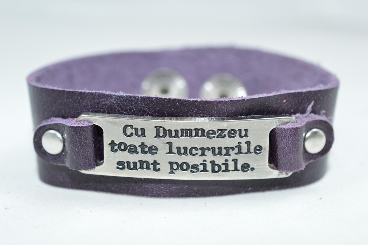 Bratara din piele naturala, mov inchis - Cu Dumnezeu toate lucrurile sunt posibile Bratara din piele naturala, mov inchis - Cu Dumnezeu toate lucrurile sunt posibile