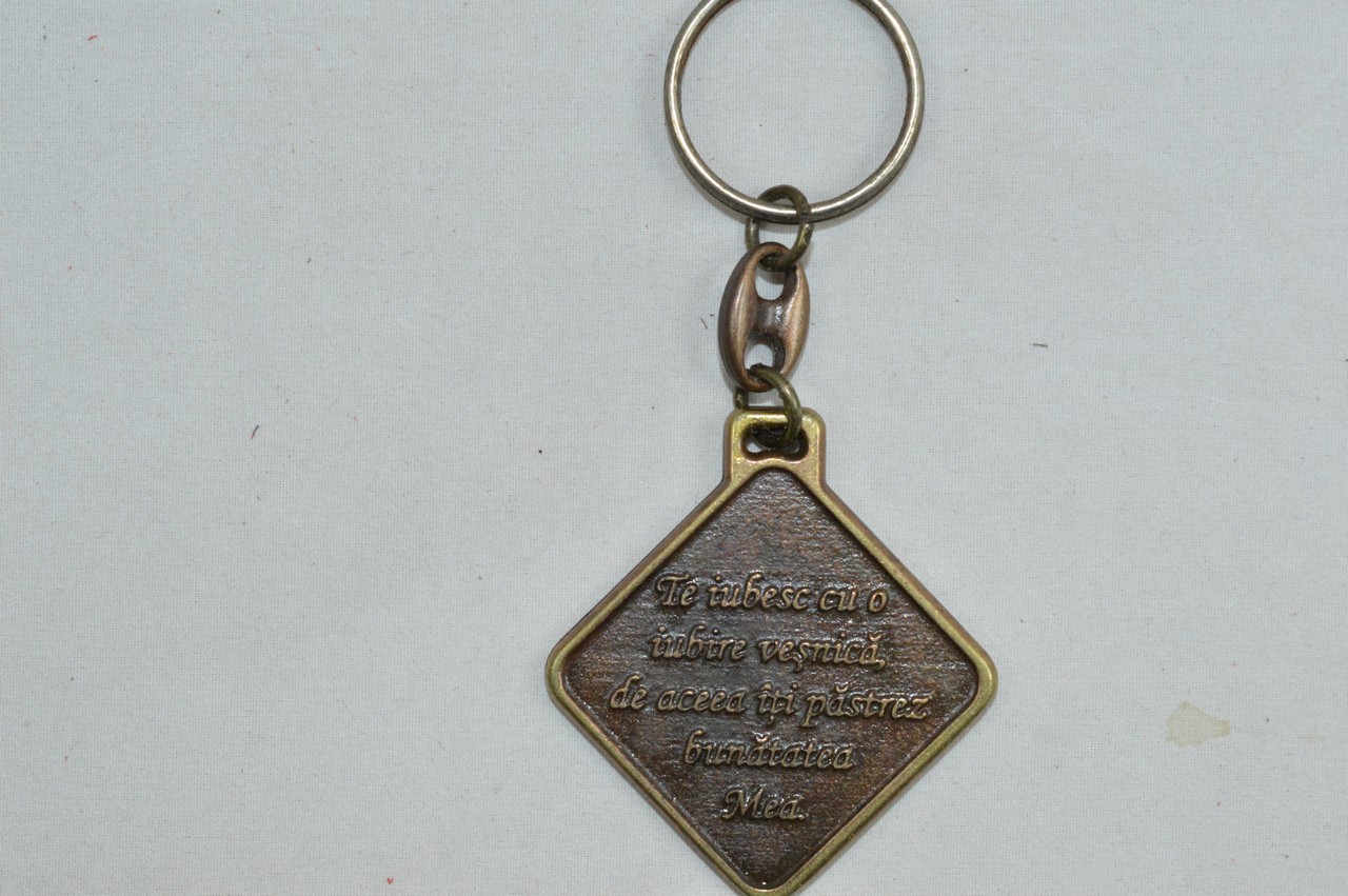 Brelocuri crestine fata/verso - Te iubesc cu o iubire ... / Cu Dumnezeu toate lucrurile sunt posibile Brelocuri crestine fata/verso - Te iubesc cu o iubire ... / Cu Dumnezeu toate lucrurile sunt posibile