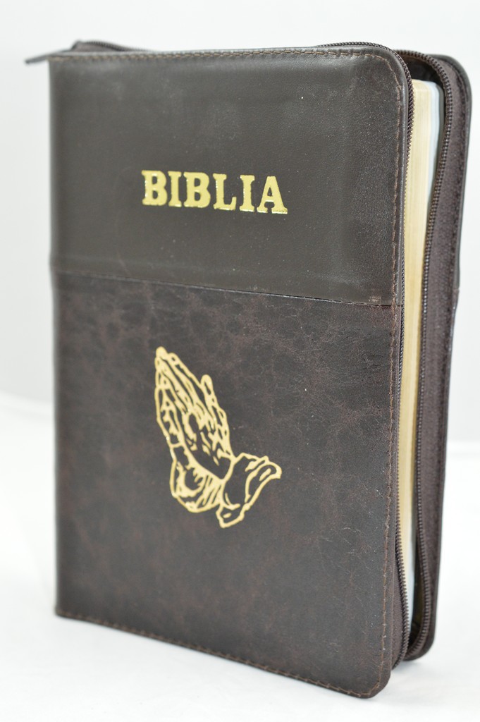 Biblia din piele, medie, maro cu nuanta maro, margini aurii, fermoar,  simbolul maini in ruga, cuv. lui Isus cu rosu [052]