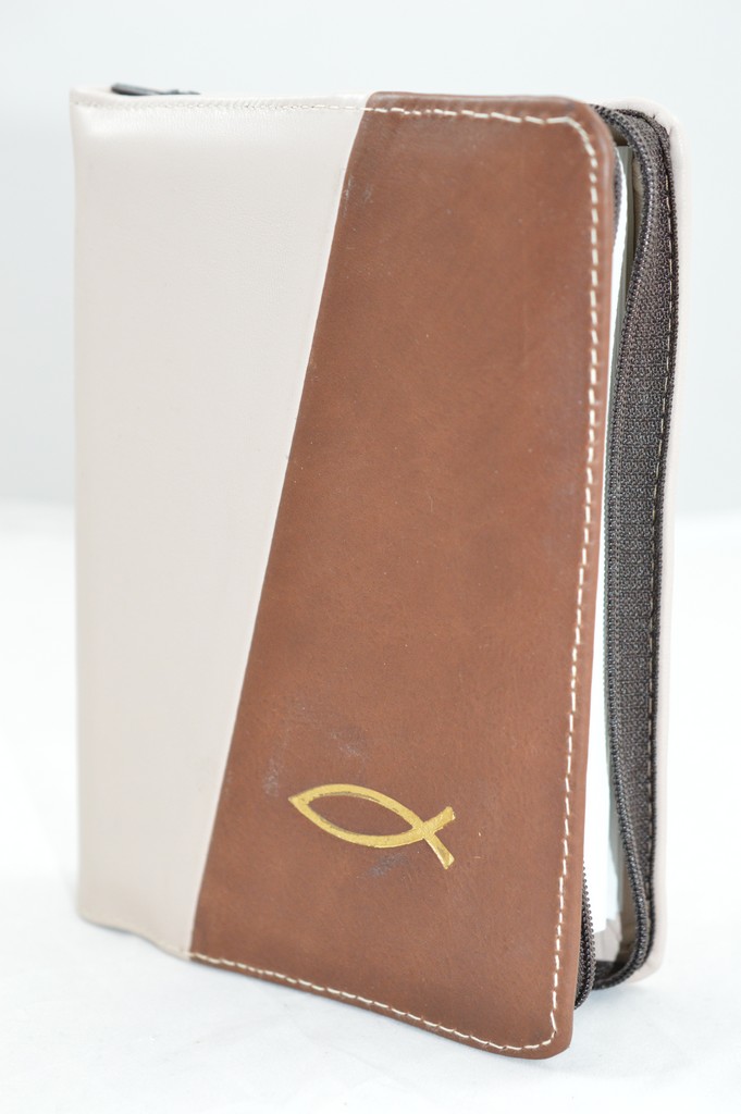 Biblie din piele, mica, crem inchis / maro, fermoar, margini albe, simbolul peste, cuv. lui Isus in rosu [043 PF]