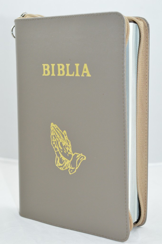 Biblia NTR (Noua Traducere), coperta piele, gri, simbol maini in ruga, fermoar, argintata - editia 3 revizuita Biblia NTR (Noua Traducere), coperta piele, gri, simbol maini in ruga, fermoar, argintata - editia 3 revizuita