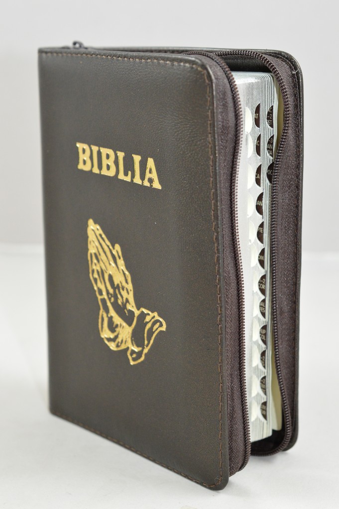 Biblia format mic, din piele, culoare maro, index, fermoar, margini argintii, simbolul maini in ruga, cuv. lui Isus in rosu [047 PFI]