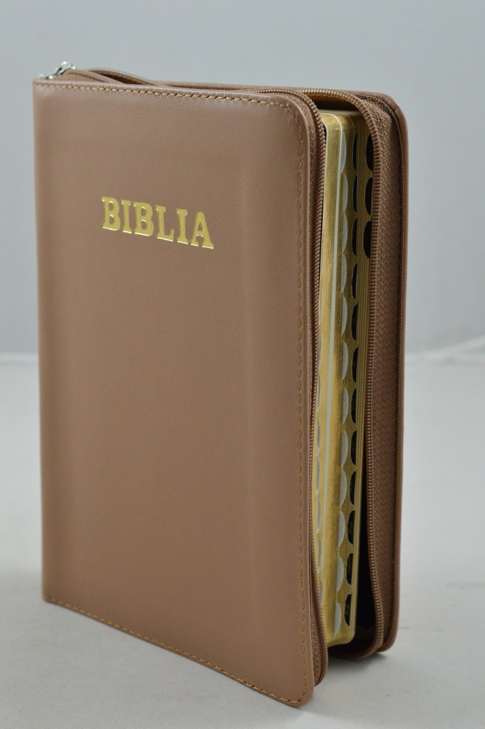 Biblie din piele, marime medie, culoare nuanta bej, simpla, fermoar, index, margini aurii, [SB 057 PFI]