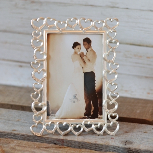 Rama foto cu inimioare si strasuri (15x20 cm) Rama foto cu inimioare si strasuri (15x20 cm)