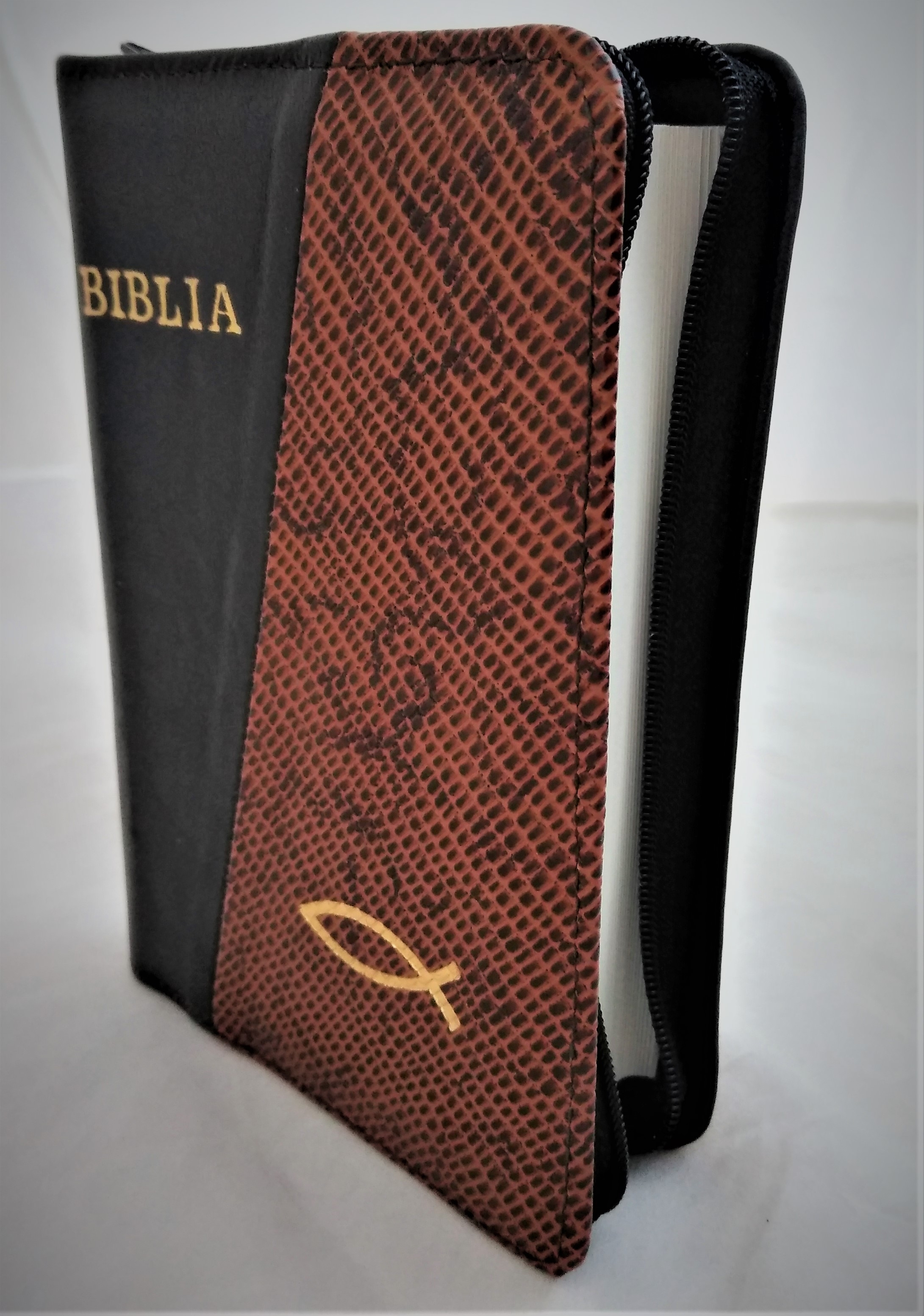 Biblie din piele, mica, culoare  negru / maro texturat, fermoar, margini albe, simbolul peste, cuv. lui Isus in rosu [043 PF]