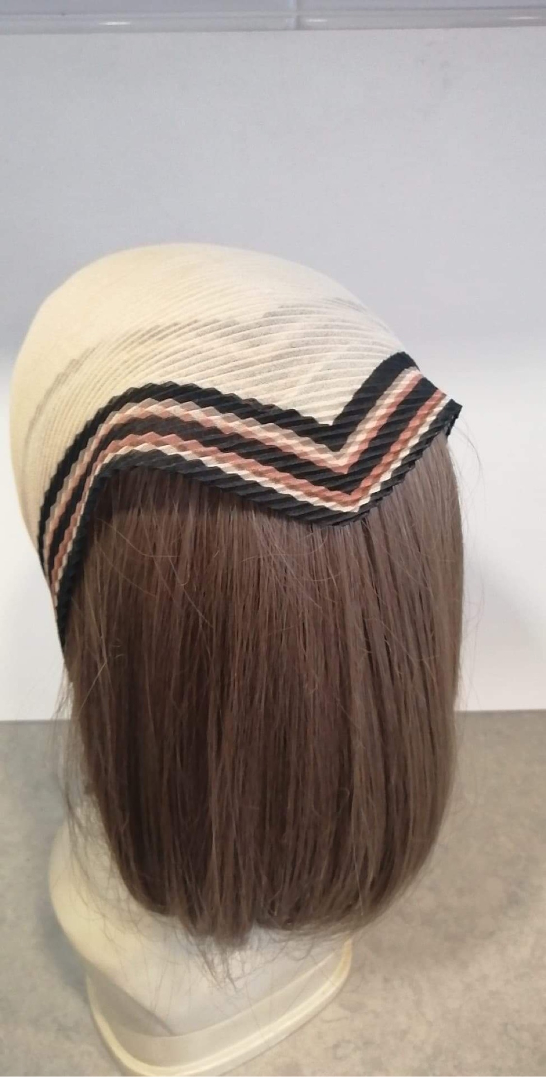 Batic plisat - Crem  inchis cu margine  corai negru si crem  (60x36 cm)