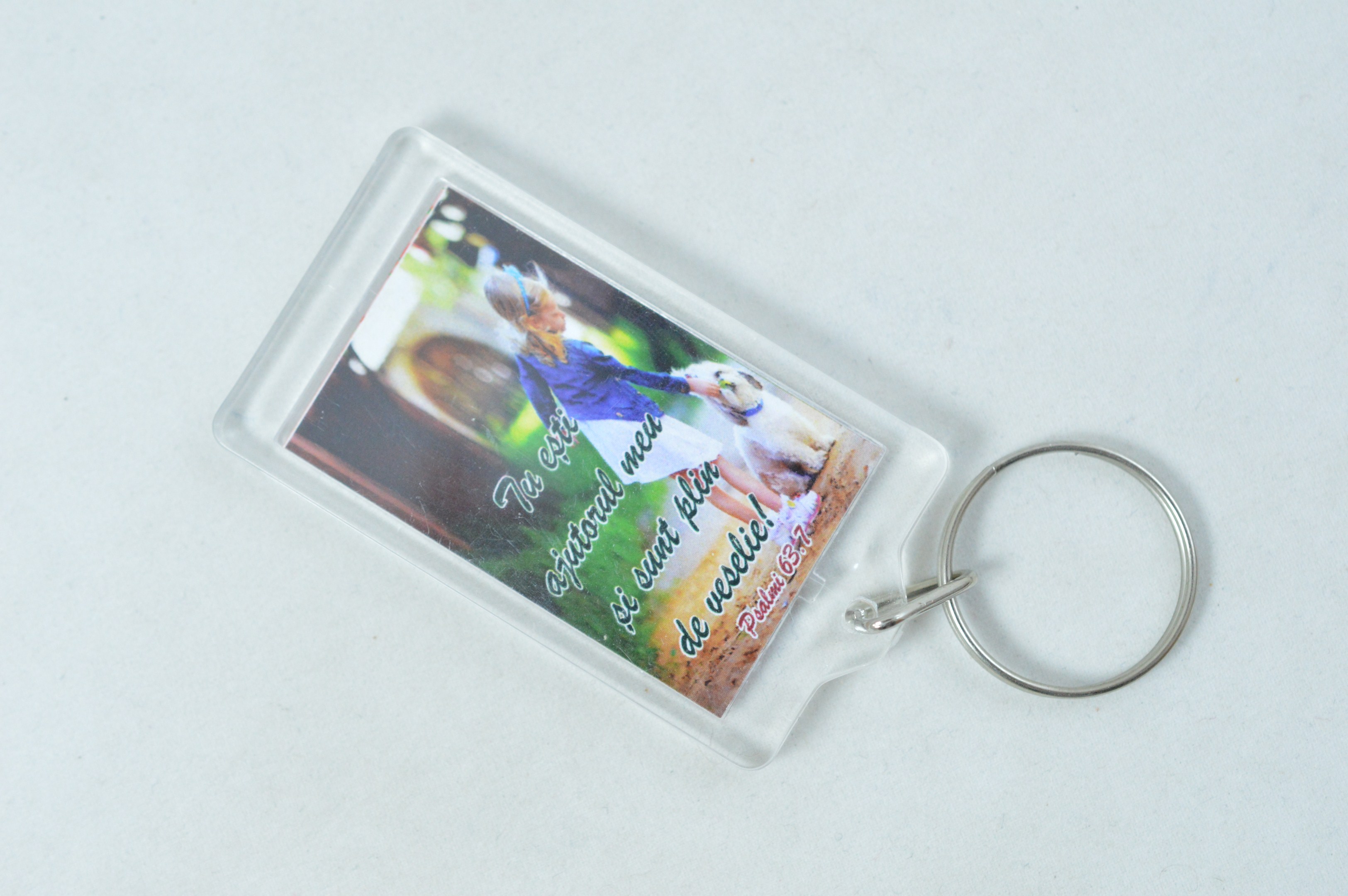 Breloc cu verset biblic fata/verso - Tu esti ajutorul meu/Ferice de omul Breloc cu verset biblic fata/verso - Tu esti ajutorul meu/Ferice de omul