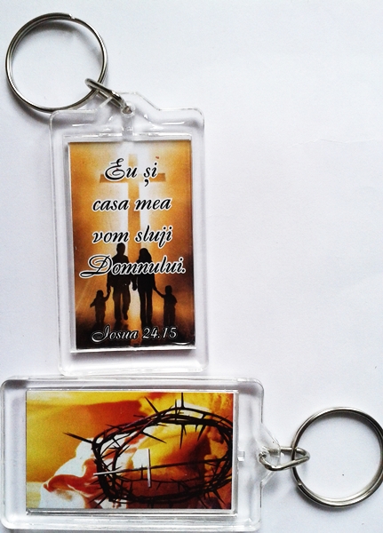 Breloc cu verset biblic fata/verso - Eu si casa mea vom sluji Domnului Breloc cu verset biblic fata/verso - Eu si casa mea vom sluji Domnului