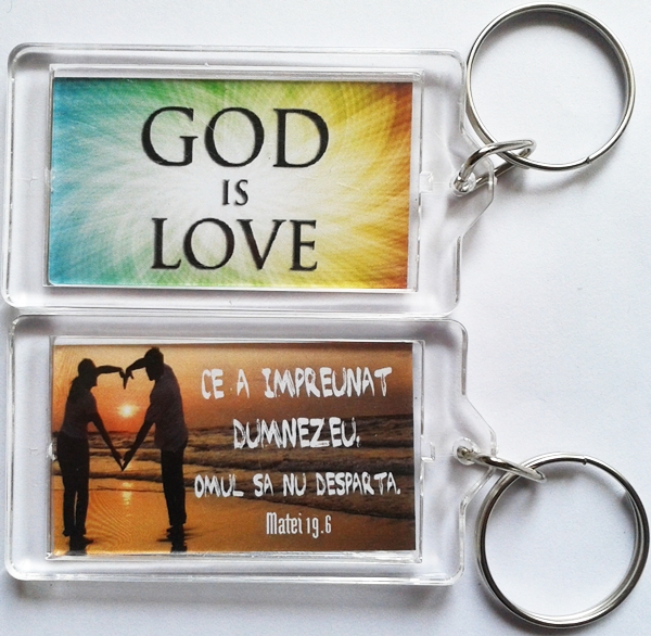Breloc cu verset biblic fata/verso - Ce a impreunat Dumnezeu/God is Love Breloc cu verset biblic fata/verso - Ce a impreunat Dumnezeu/God is Love