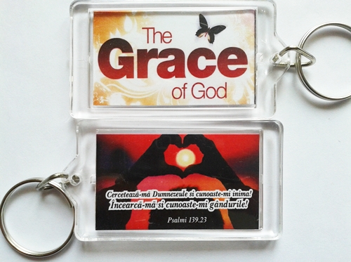Breloc cu verset biblic fata/verso The Grace of God/Cerceteaza-ma Dumnezeule Breloc cu verset biblic fata/verso The Grace of God/Cerceteaza-ma Dumnezeule