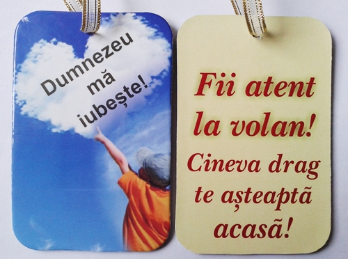 Ornament masina fata/verso - Dumnezeu ma iubeste!/Fii atent la volan! Ornament masina fata/verso - Dumnezeu ma iubeste!/Fii atent la volan!