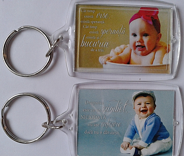 Brelocuri crestine fata/verso - Dragostea este ca un zambet/Cat timp exista vise Brelocuri crestine fata/verso - Dragostea este ca un zambet/Cat timp exista vise