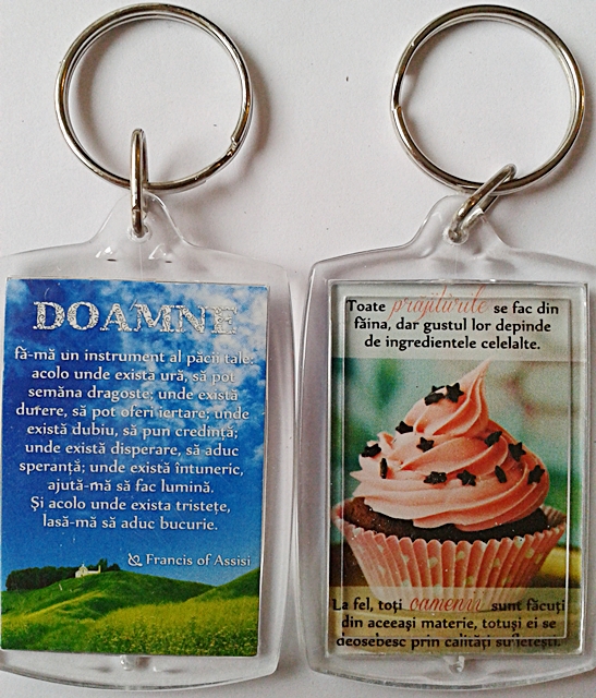 Brelocuri crestine fata/verso - Toate prajiturile se fac/Doamne fa-ma un instrument al pacii Tale Brelocuri crestine fata/verso - Toate prajiturile se fac/Doamne fa-ma un instrument al pacii Tale