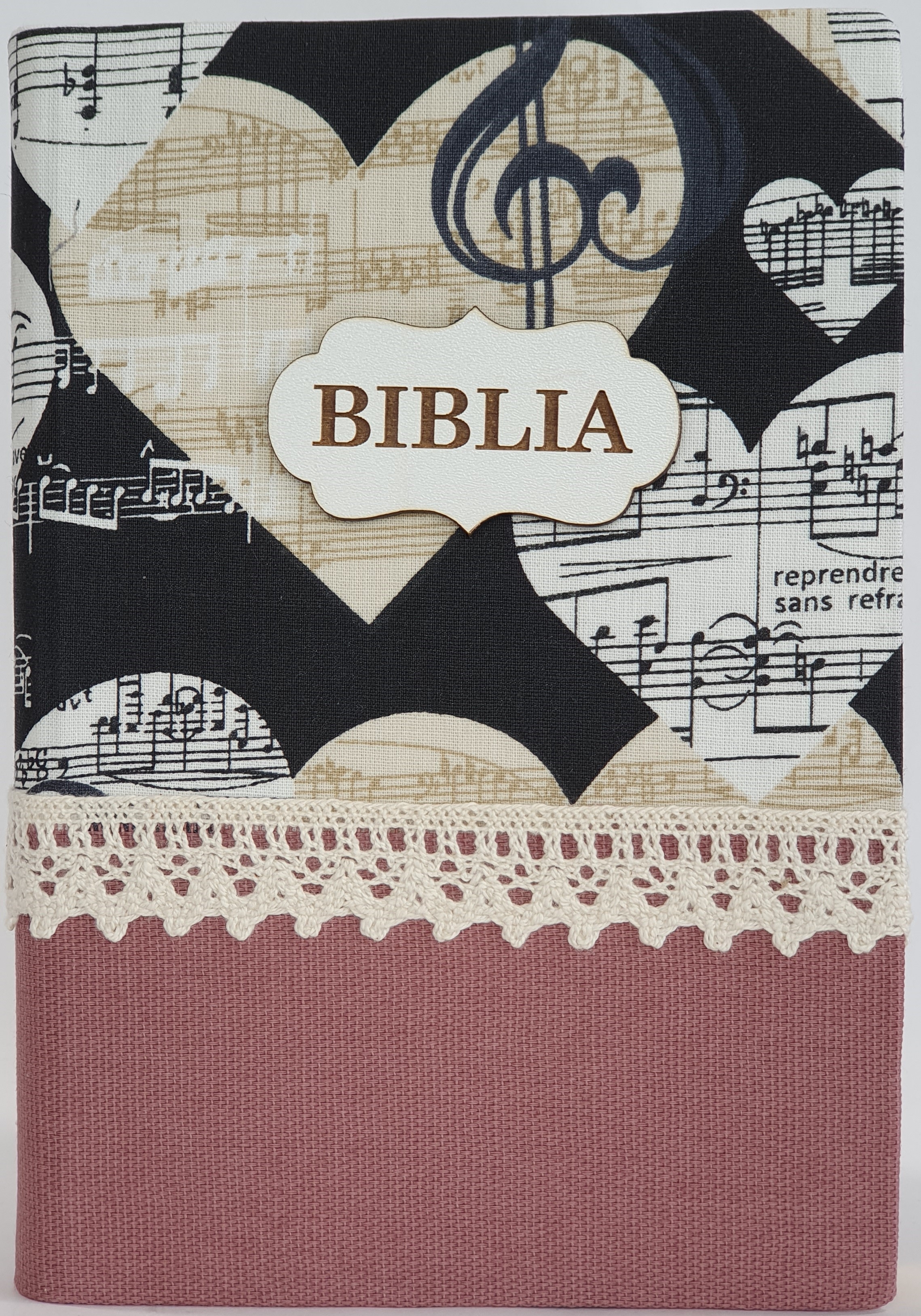Biblia handmade, marime medie, coperta flexibila textila, Model 14, margini aurii, cuv. lui Isus cu rosu [SB 052 HM]