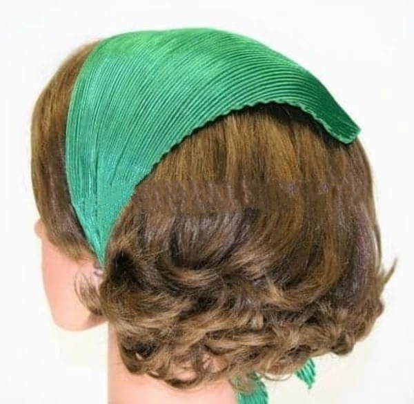 Batic plisat - Verde  tip satinat  (60x36 cm) Batic plisat - Verde  tip satinat  (60x36 cm)