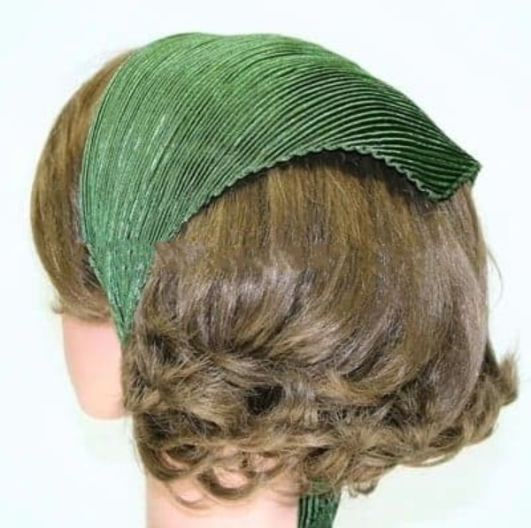 Batic plisat - Verde inchis tip satinat  (60x36 cm) Batic plisat - Verde inchis tip satinat  (60x36 cm)