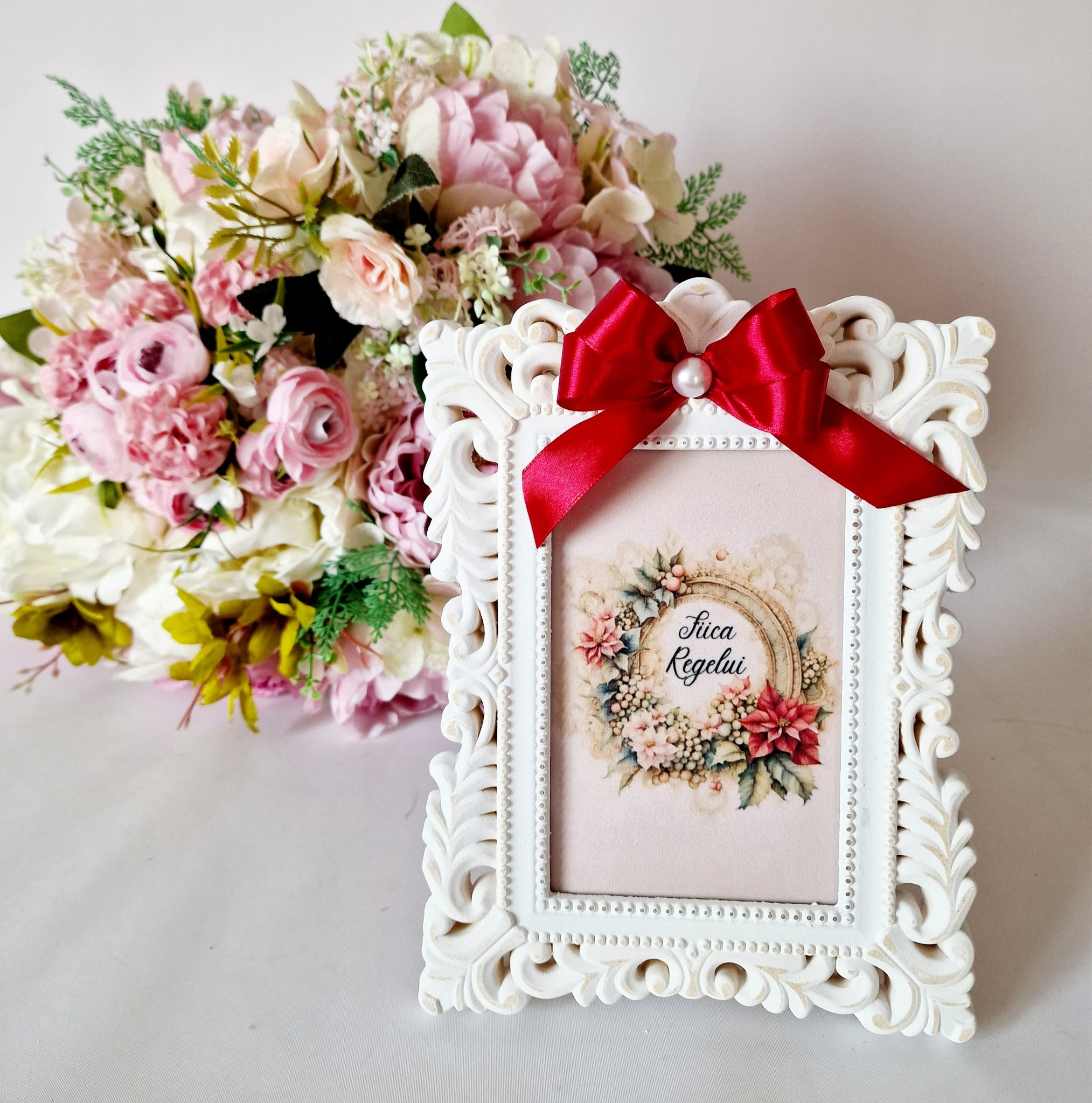 Rama foto handmade, din lemn - Fiica Regelui Rama foto handmade, din lemn - Fiica Regelui