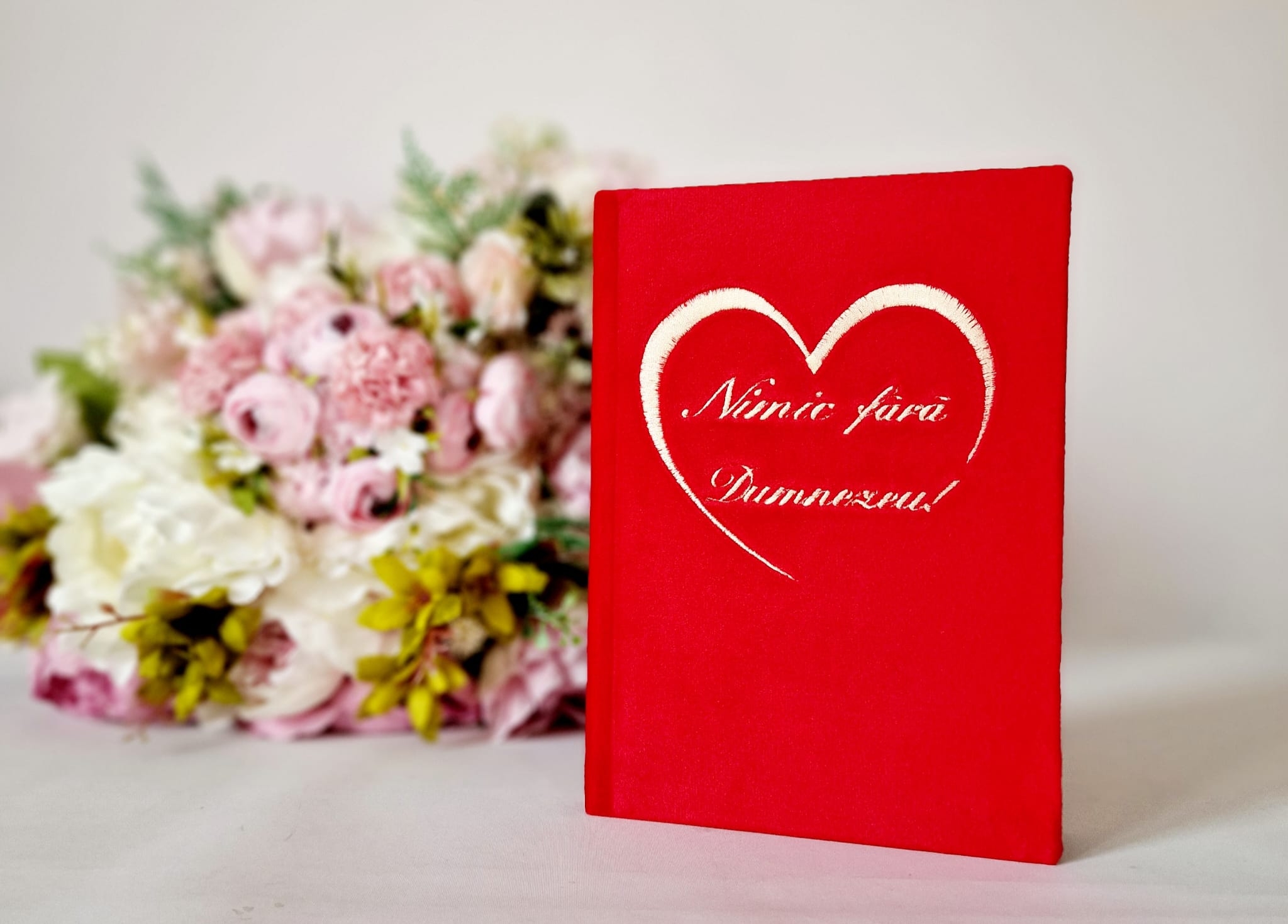 Jurnal cu mesaj creștin, copertă de catifea, margini argintii - Nimic fără Dumnezeu!