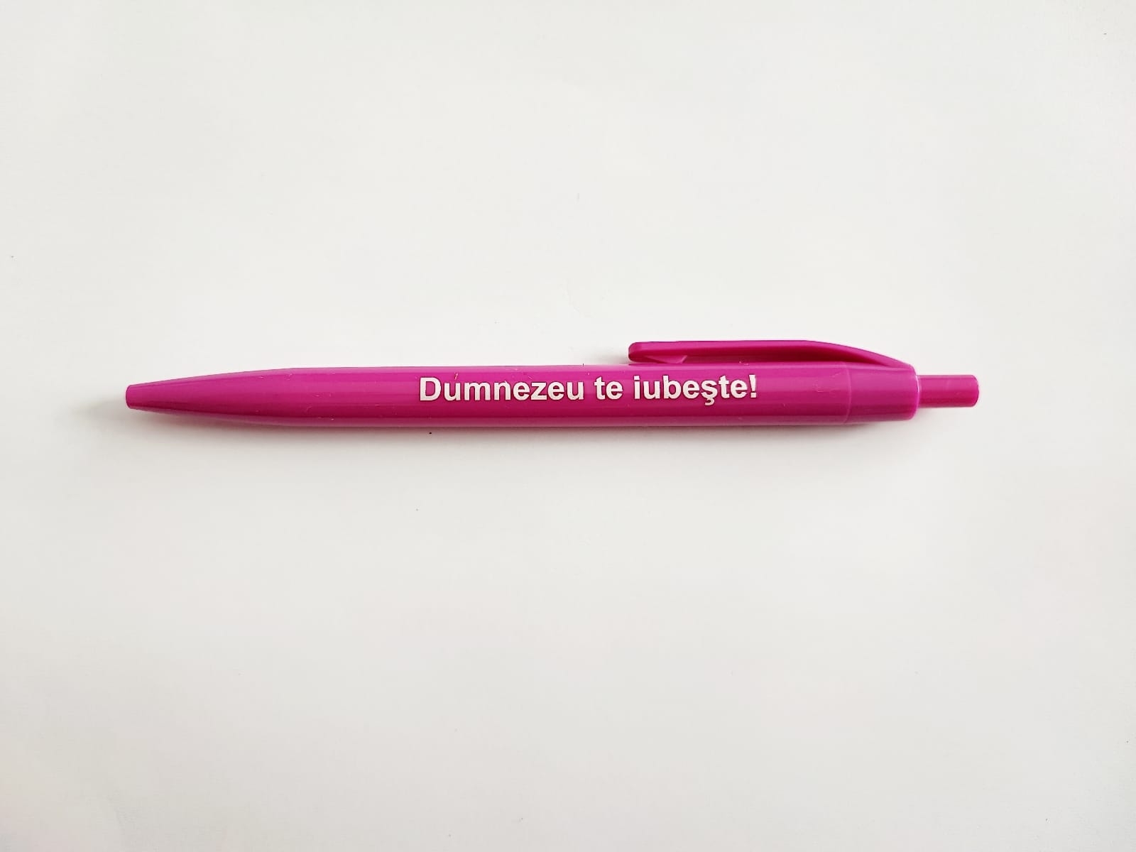 Pix cu mesaj crestin - Dumnezeu te iubește! (fucsia) Pix cu mesaj crestin - Dumnezeu te iubește! (fucsia)