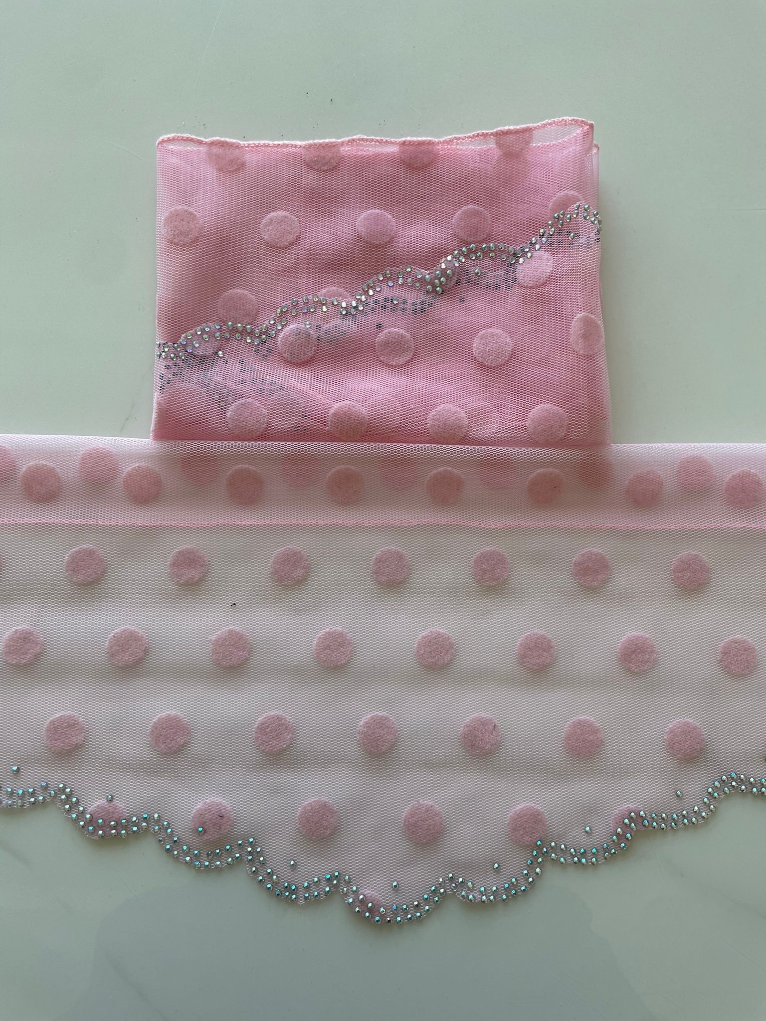 Batic din dantela - roz cu buline Batic din dantela - roz cu buline