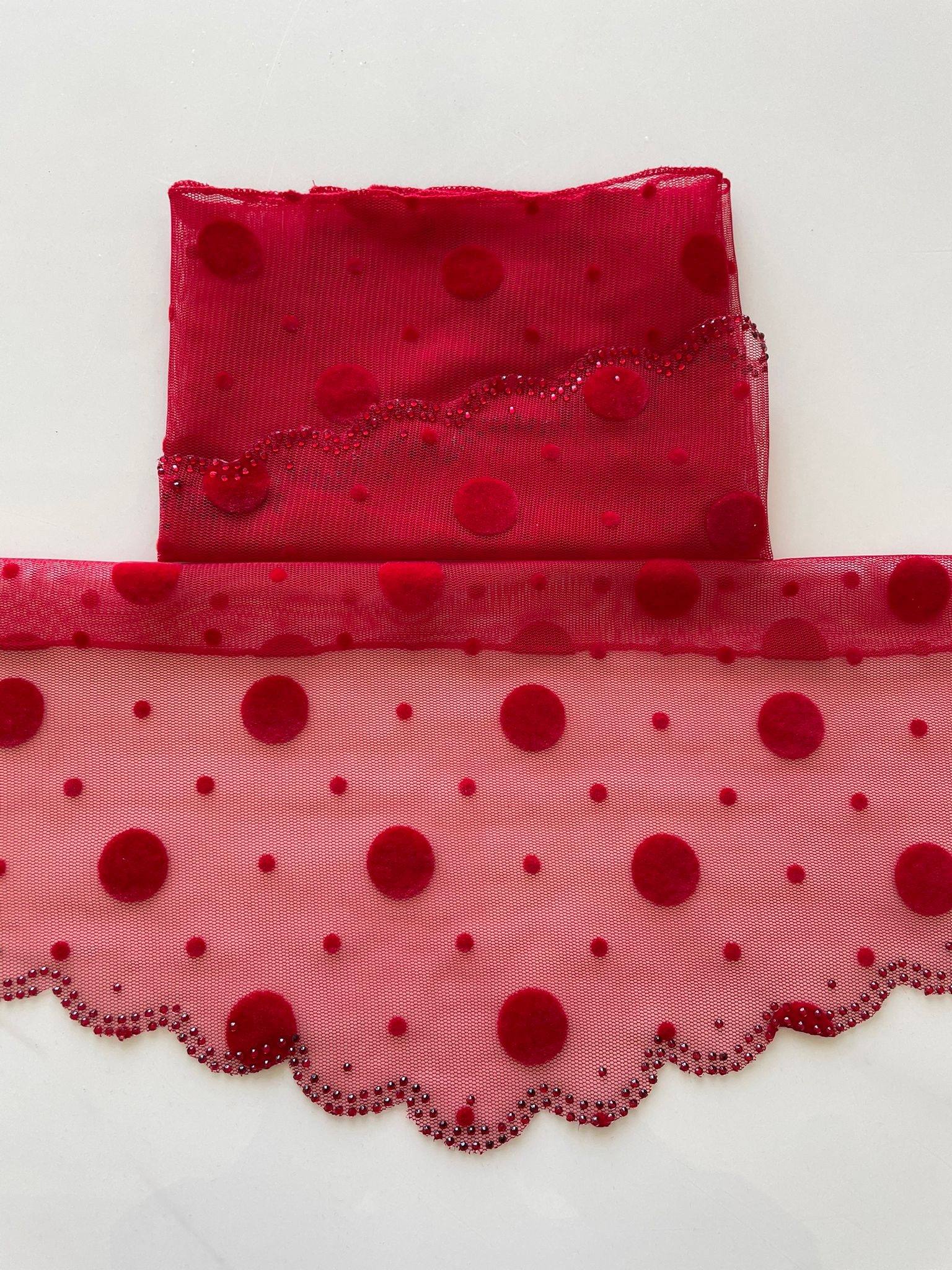 Batic din dantela - rosu cu buline mari Batic din dantela - rosu cu buline mari