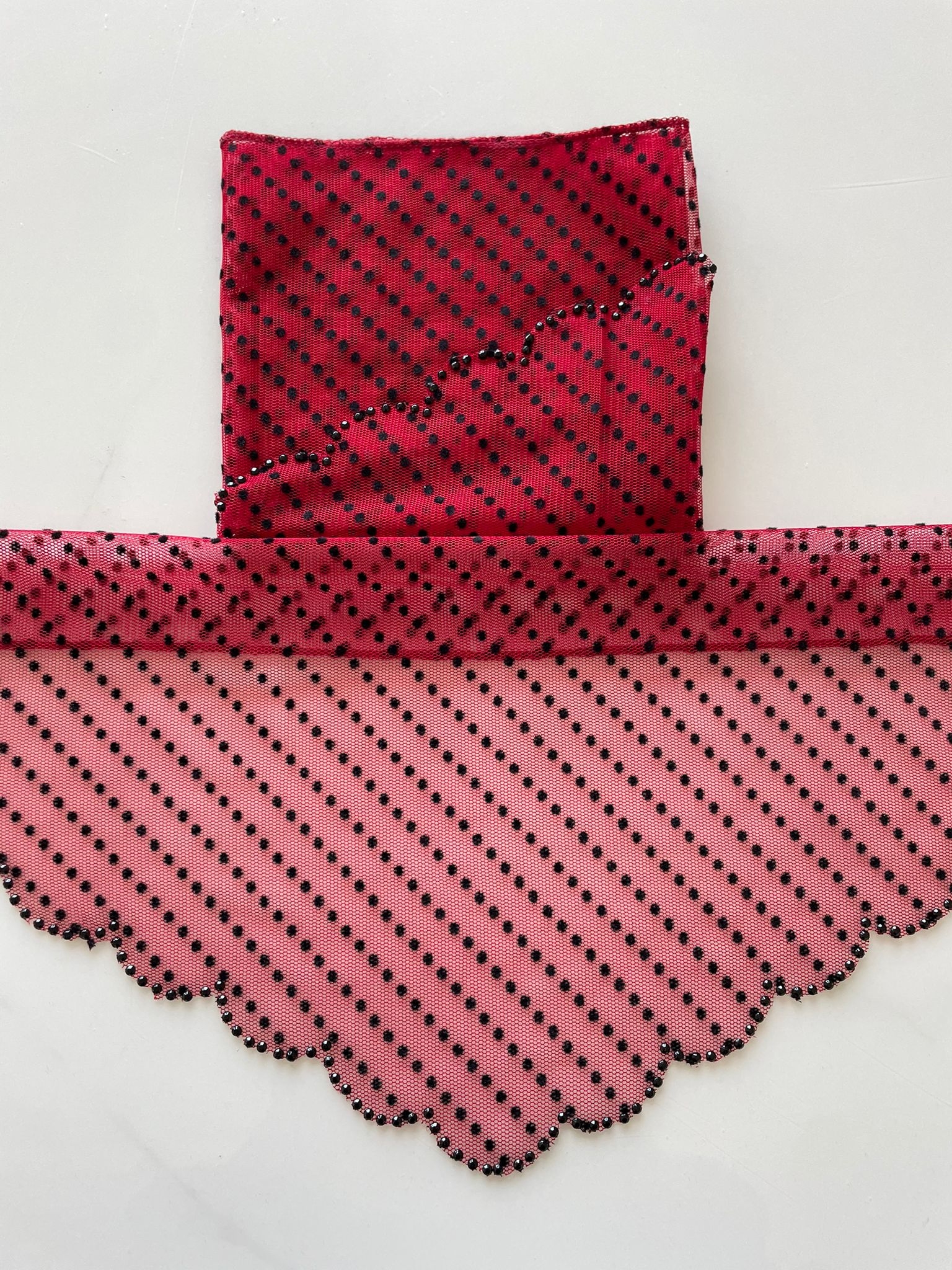 Batic din dantela - rosu cu buline negre Batic din dantela - rosu cu buline negre