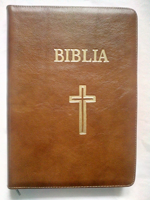 Biblia marime mare, din piele, maro, cu fermoar, aurita Biblia marime mare, din piele, maro, cu fermoar, aurita