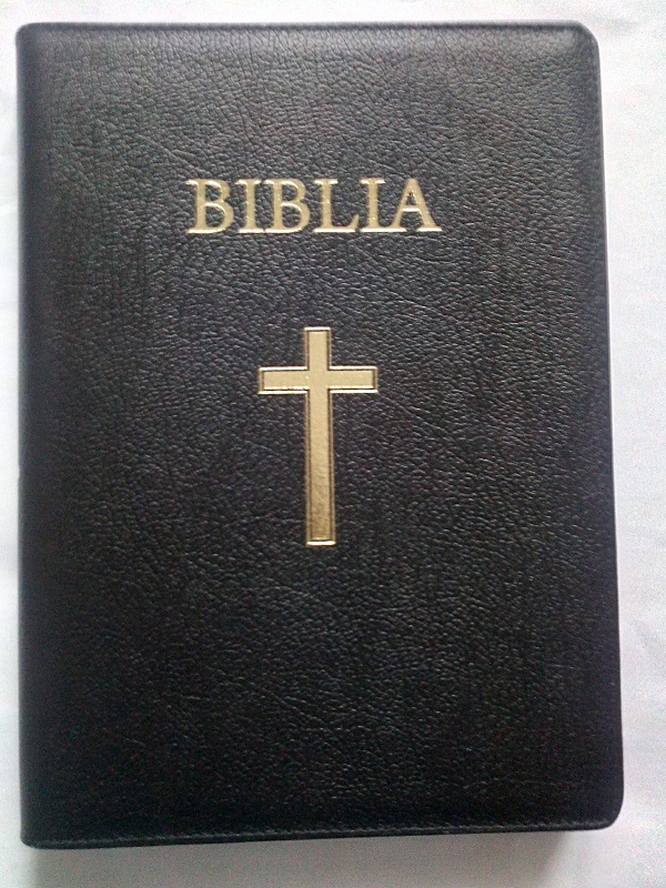 Biblia marime mare, din piele, neagra, margini aurite, cu cruce [CB 073]