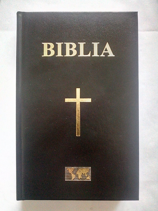 Biblia marime medie, cu coperta cartonata, neagra, aurita, cu cruce Biblia marime medie, cu coperta cartonata, neagra, aurita, cu cruce