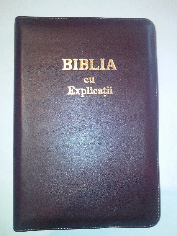Biblia cu explicatii si concordanta biblica, din piele, visinie, cu fermoar, cu maini [77 PFR]